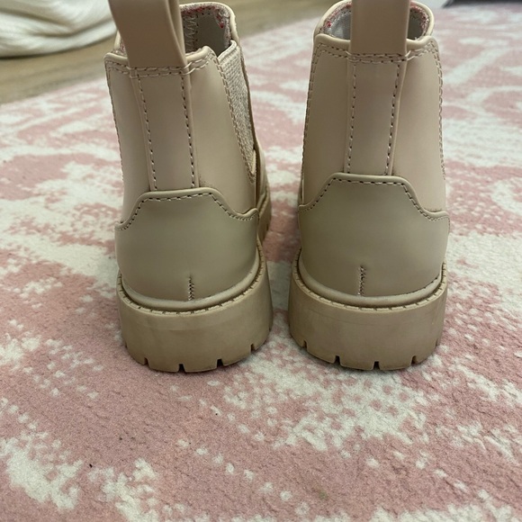 Old Navy Kids Cream Chelsea Boots - Picture 3 of 4